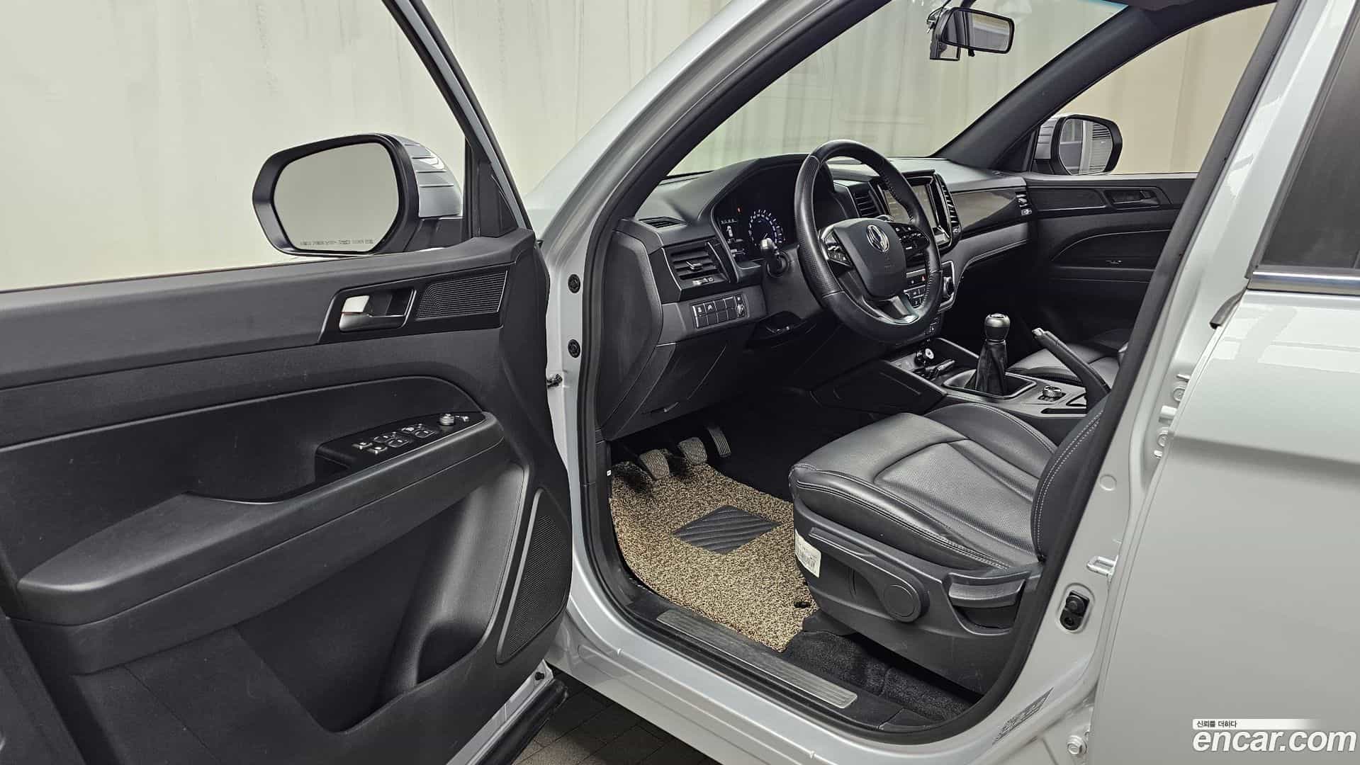 Rexton KG Mobility 2019.9-INNER-010