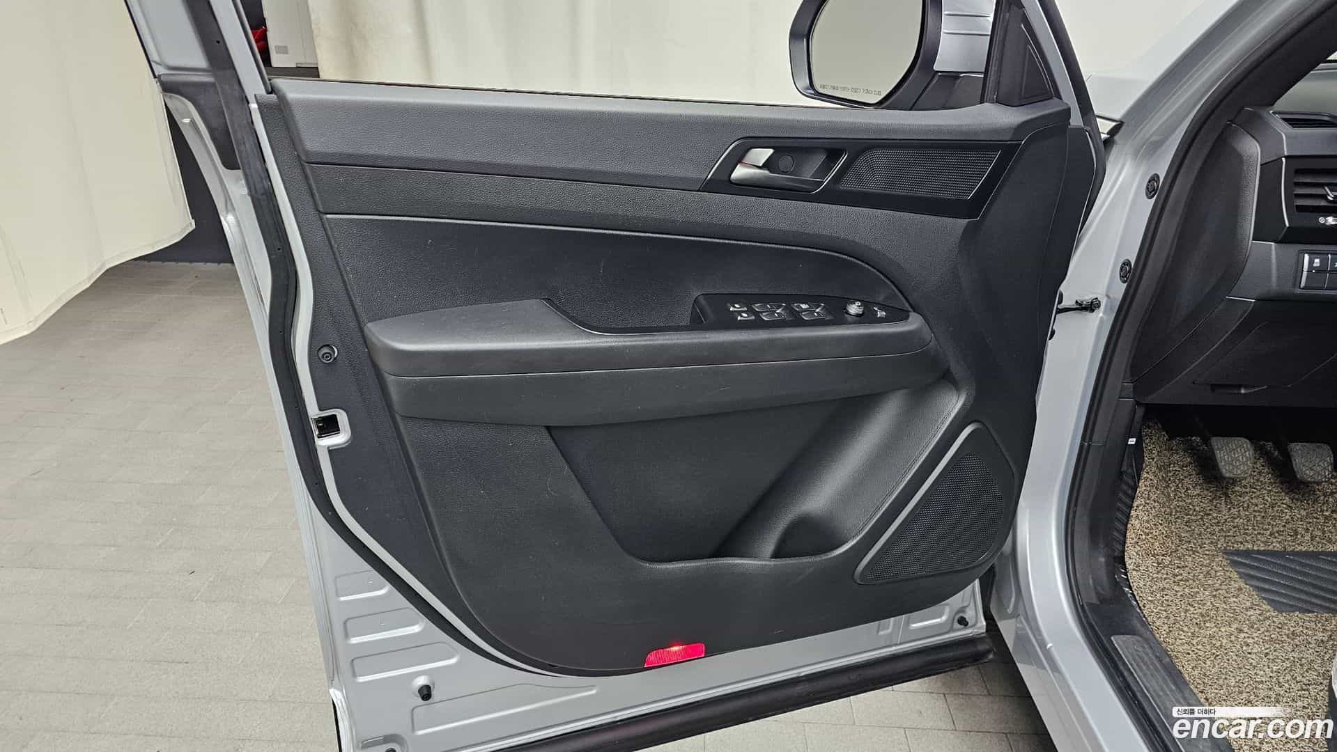 Rexton KG Mobility 2019.9-INNER-034