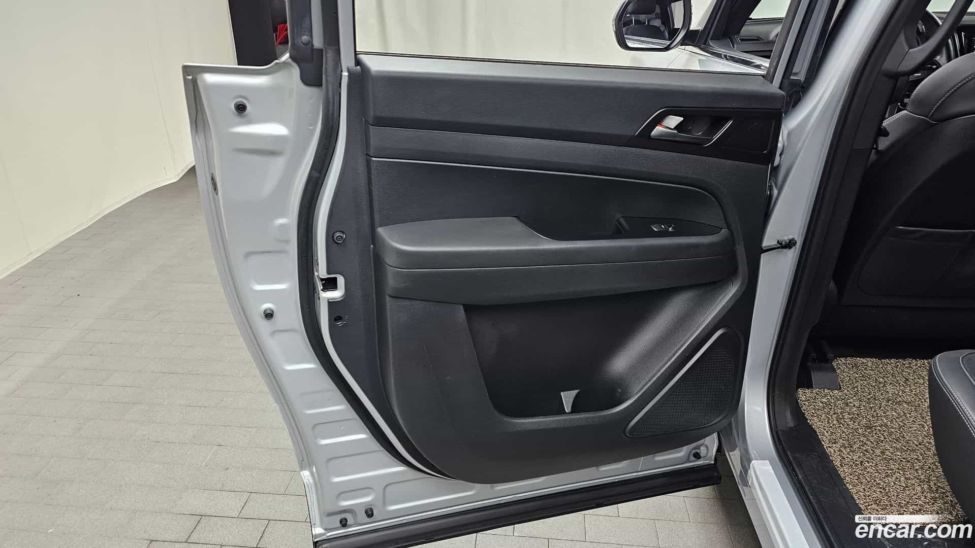 Rexton KG Mobility 2019.9-INNER-035