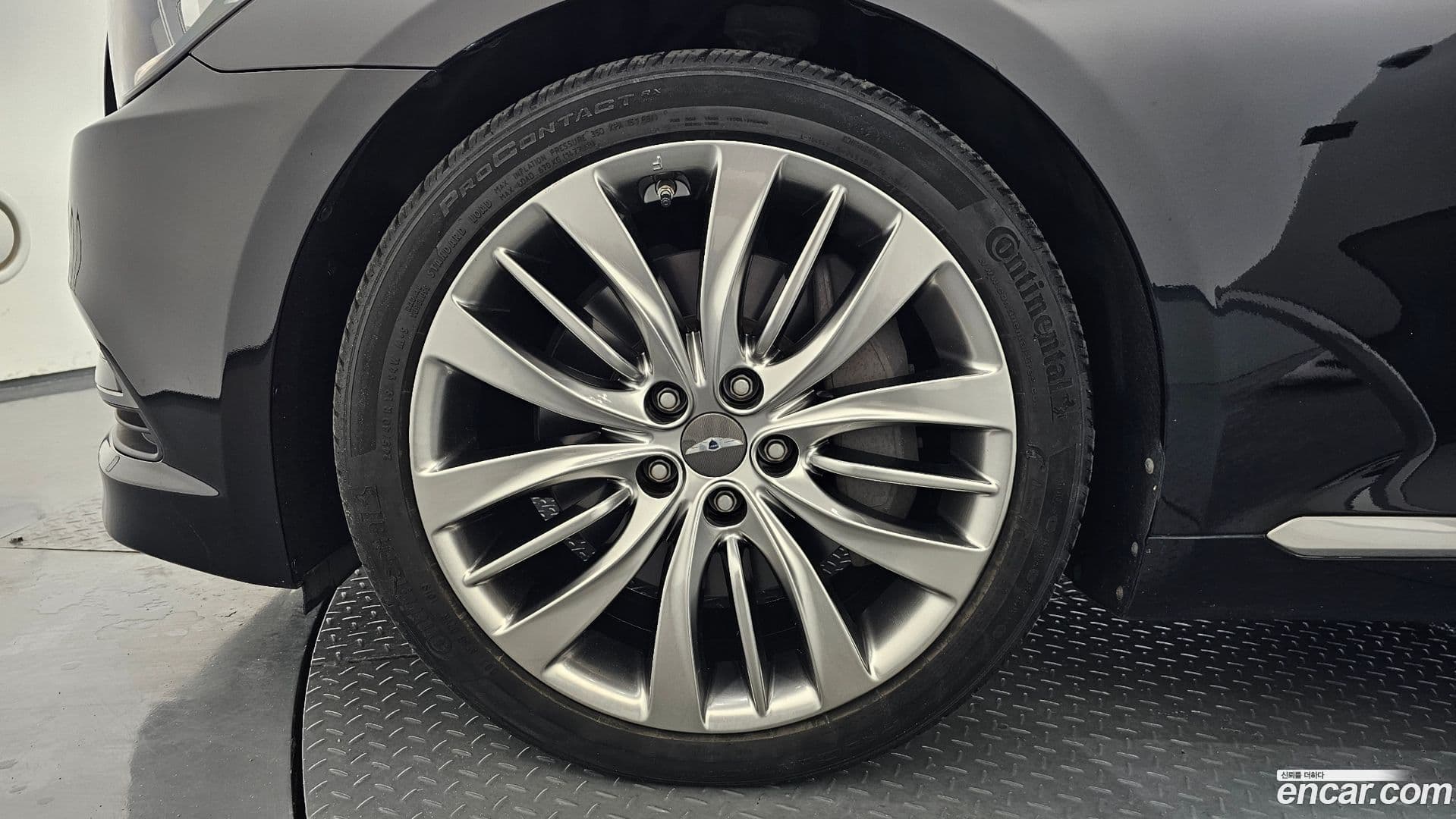 Main__Slider__Photo:Genesis Hyundai 2015.8-4