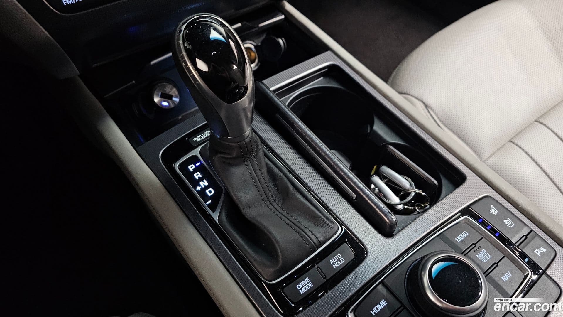 Main__Slider__Photo:Genesis Hyundai 2015.8-8