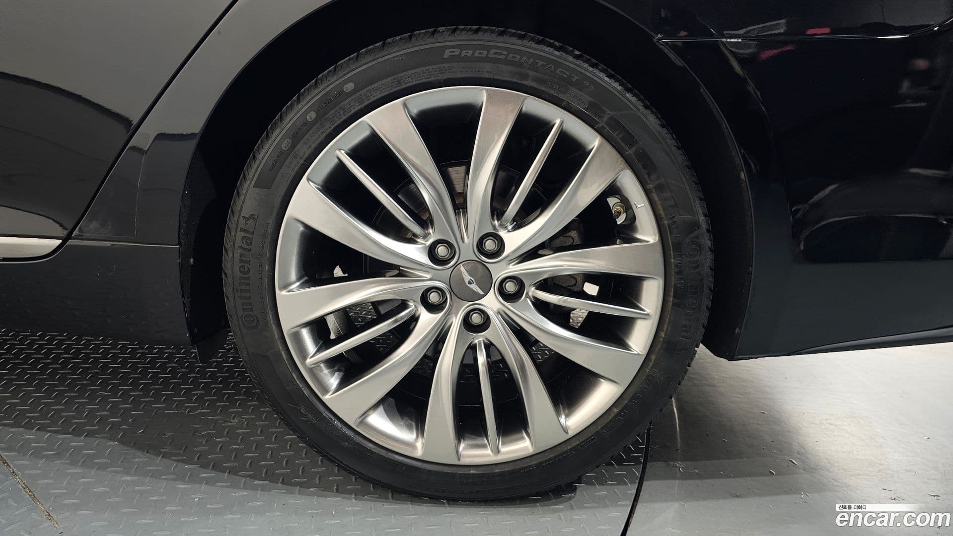 Main__Slider__Photo:Genesis Hyundai 2015.8-20