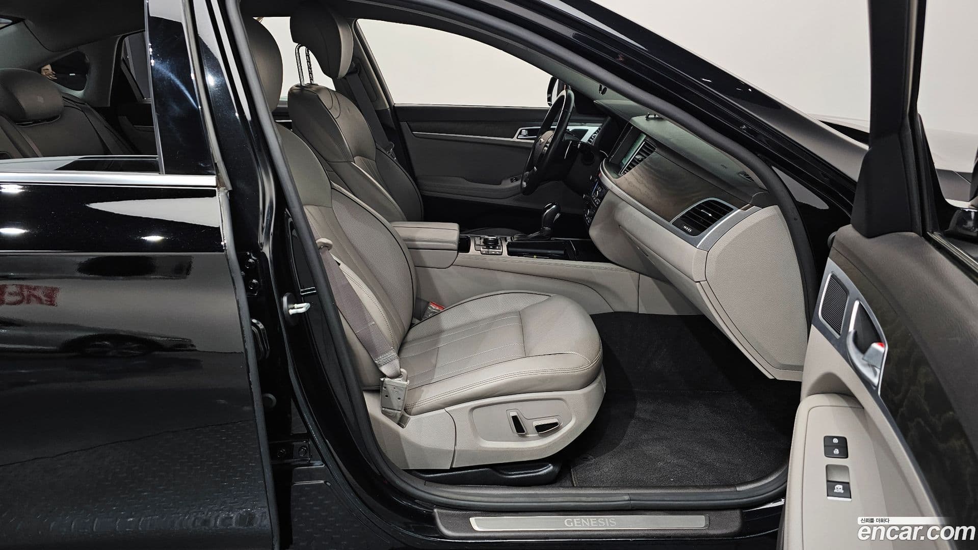 Main__Slider__Photo:Genesis Hyundai 2015.8-25