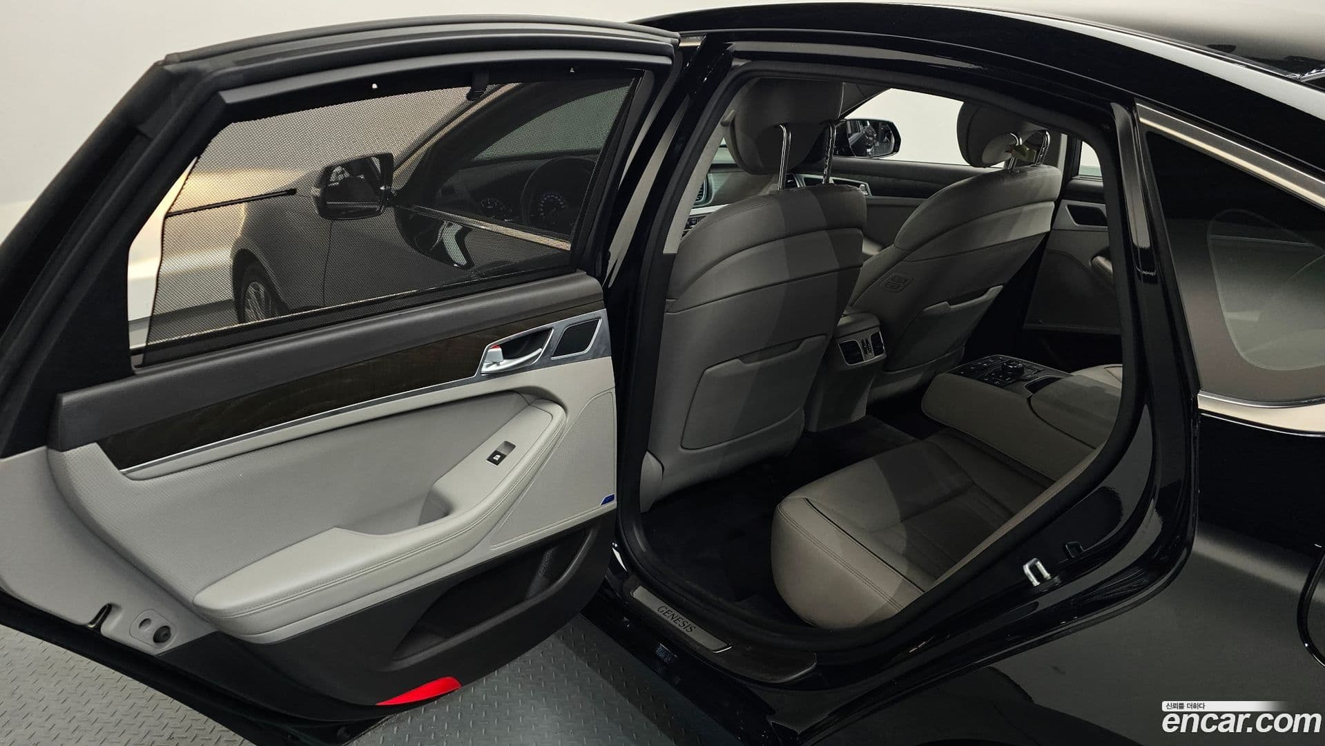 Main__Slider__Photo:Genesis Hyundai 2015.8-28