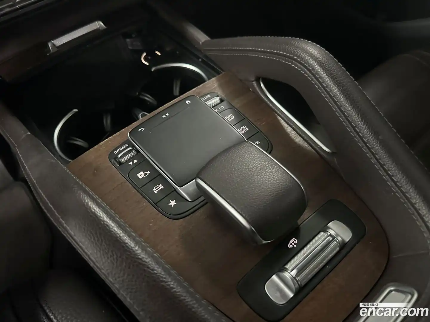 GLE-Class Mercedes-Benz 2020.8-INNER-009