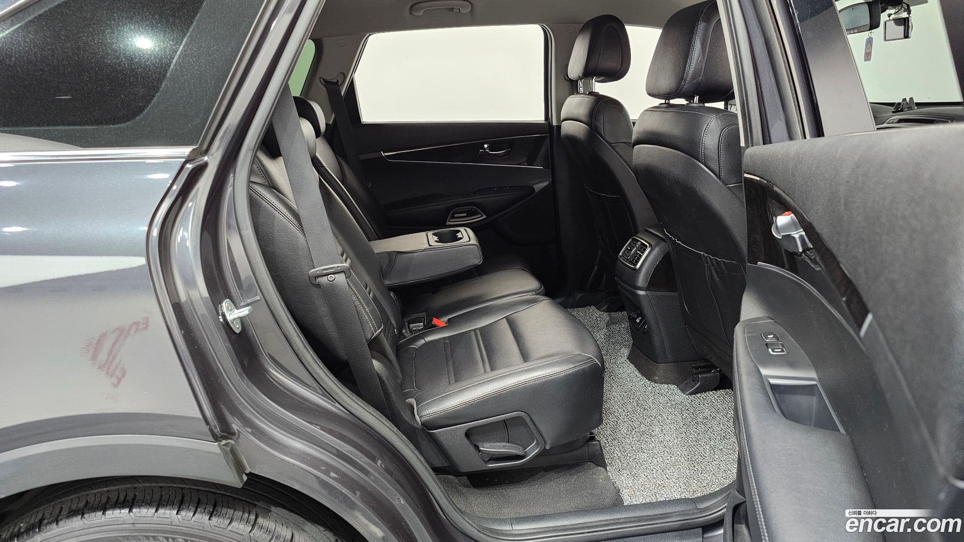 Main__Slider__Photo:Sorento Kia 2015.8-10