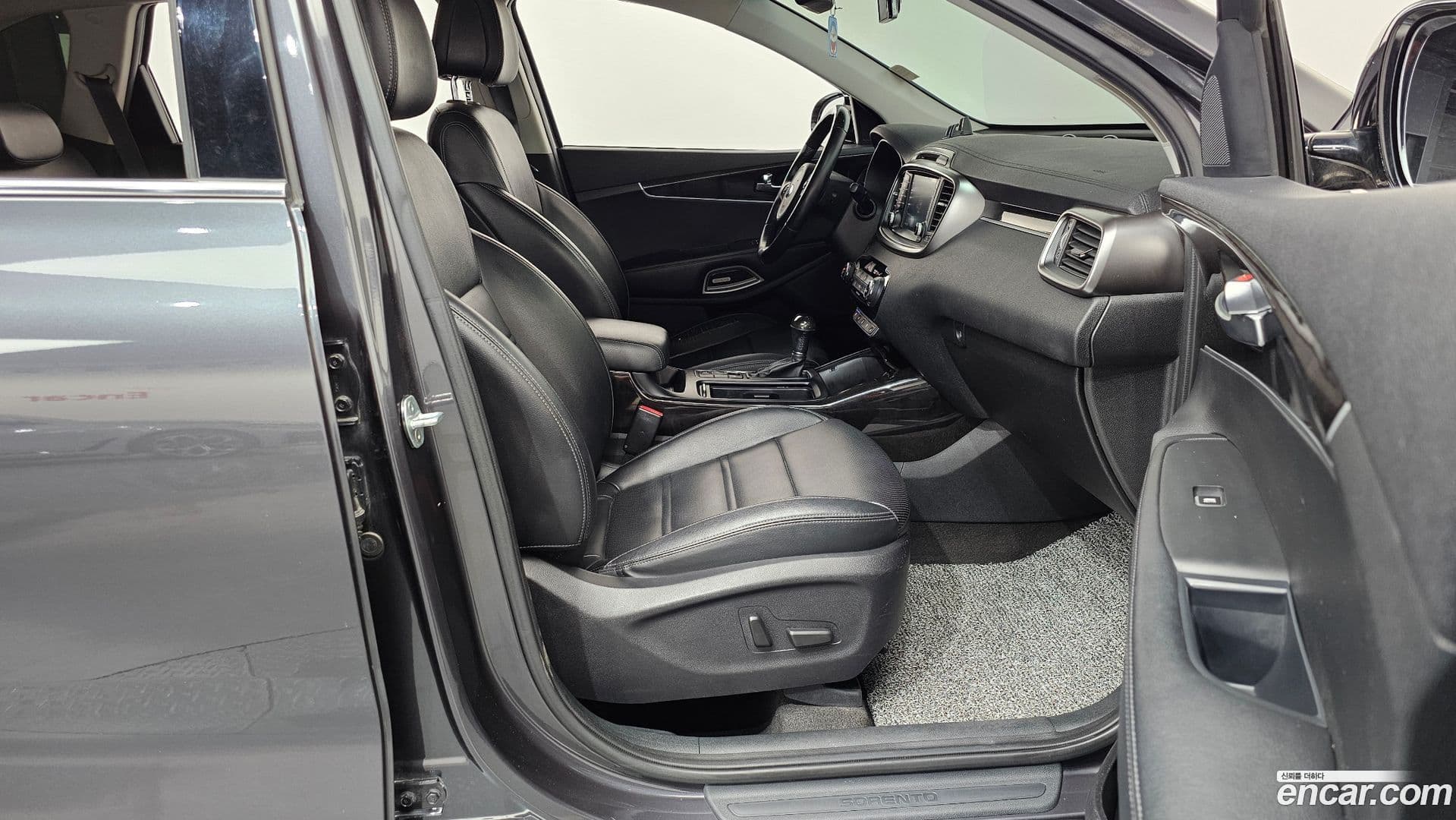 Main__Slider__Photo:Sorento Kia 2015.8-25