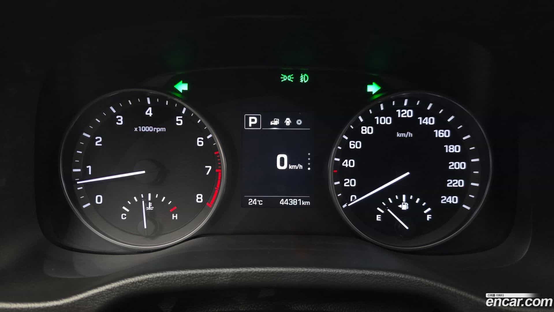 AVANTE Hyundai 2016.10-INNER-008