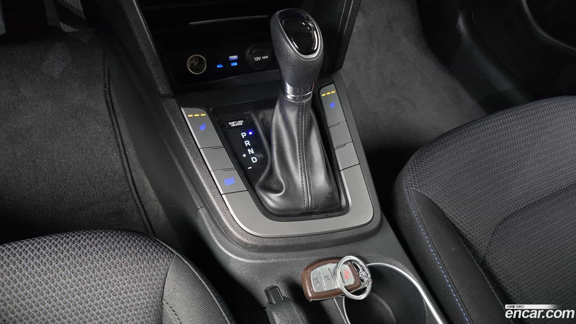 AVANTE Hyundai 2016.10-INNER-009