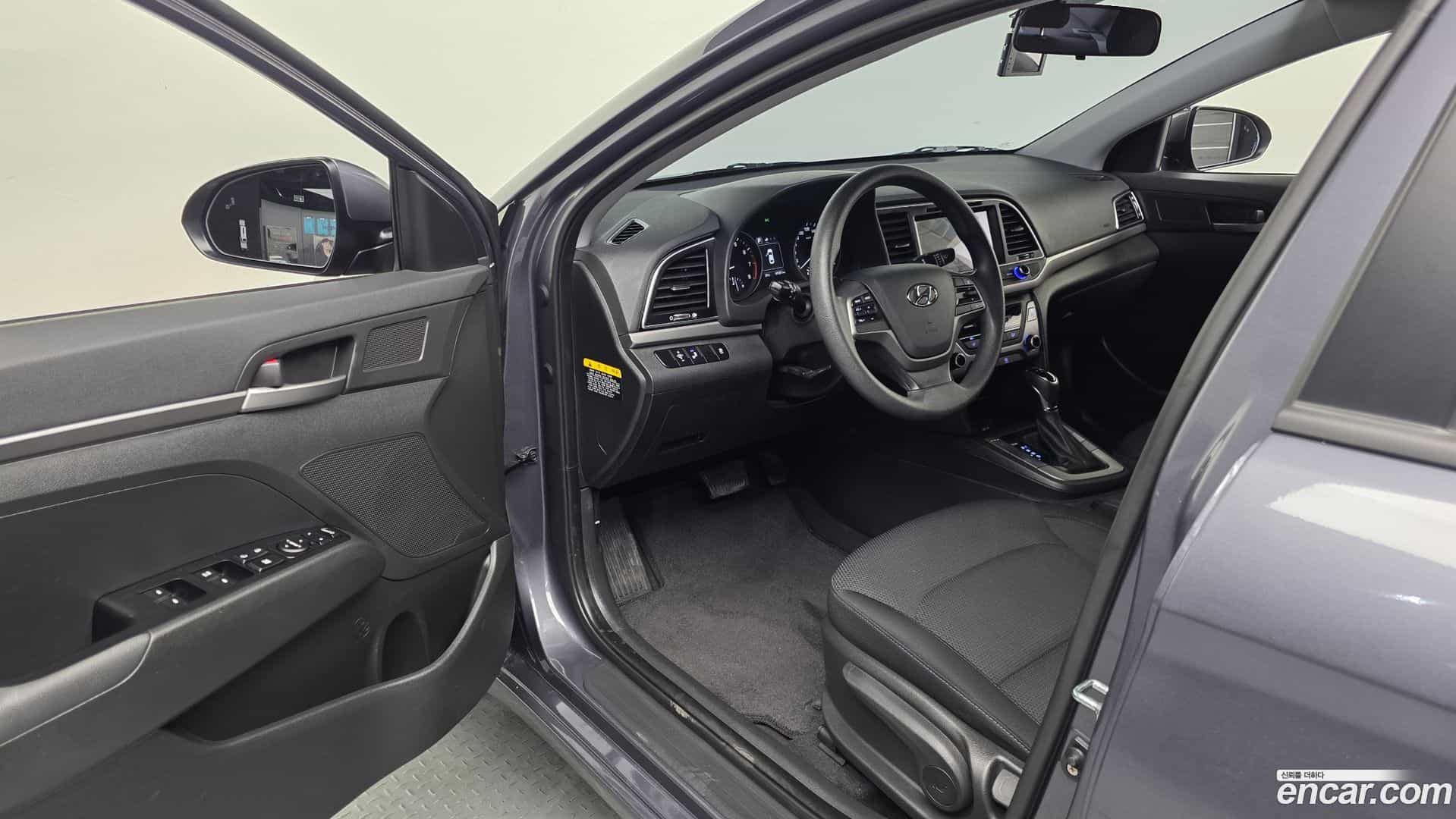 AVANTE Hyundai 2016.10-INNER-010