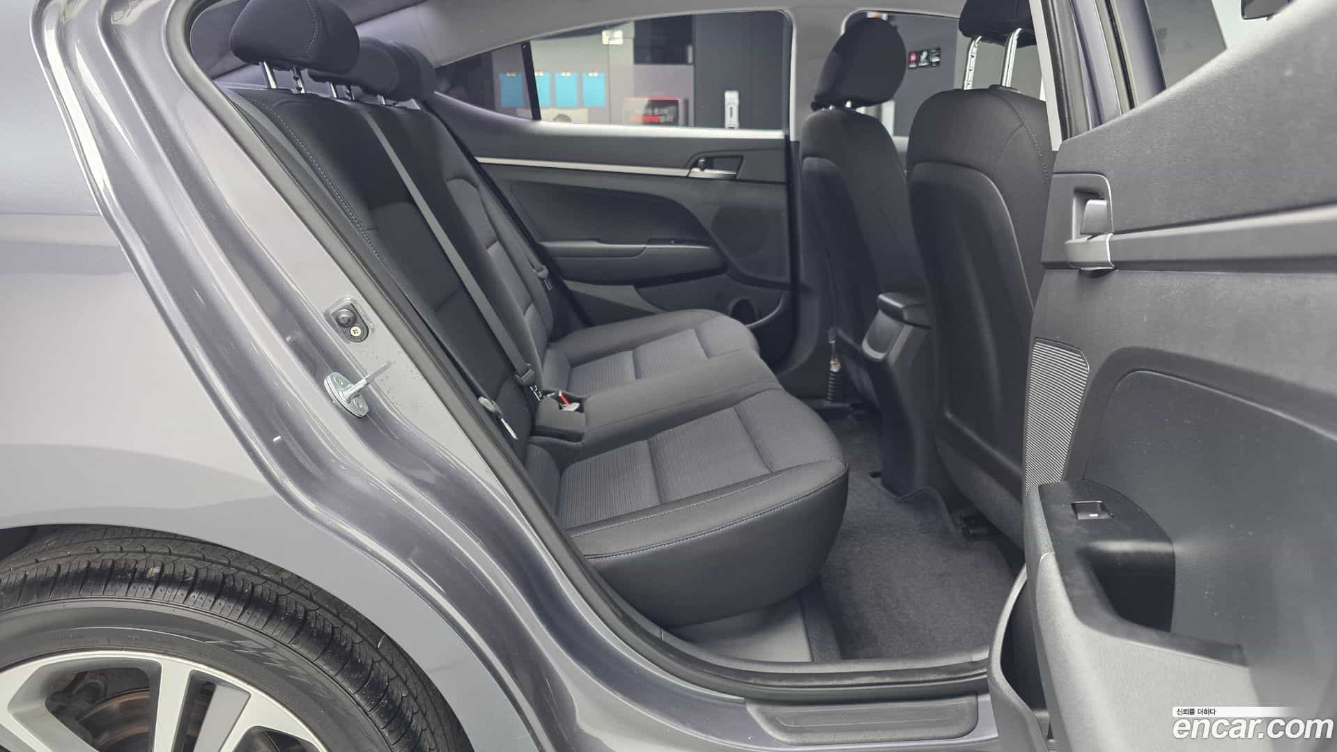 AVANTE Hyundai 2016.10-OPTION-016