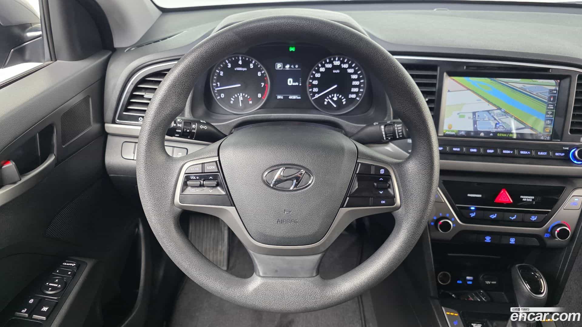 AVANTE Hyundai 2016.10-OPTION-017