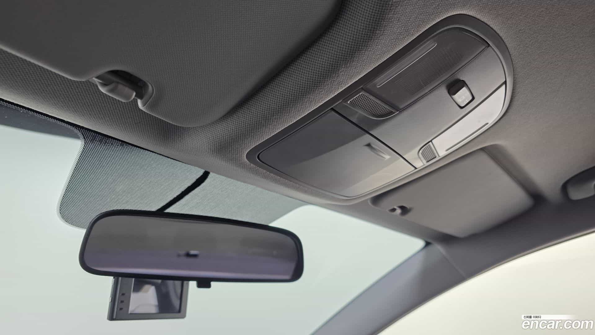AVANTE Hyundai 2016.10-OPTION-021