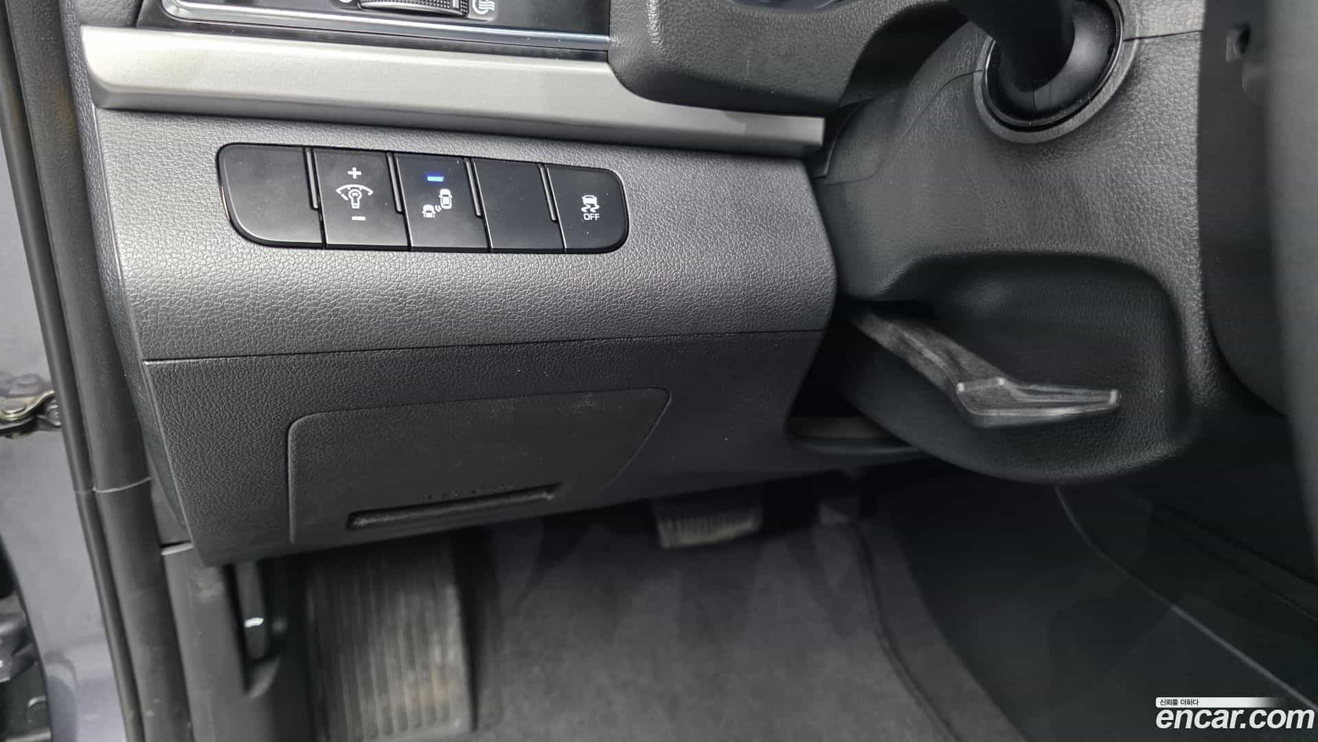 AVANTE Hyundai 2016.10-OPTION-022