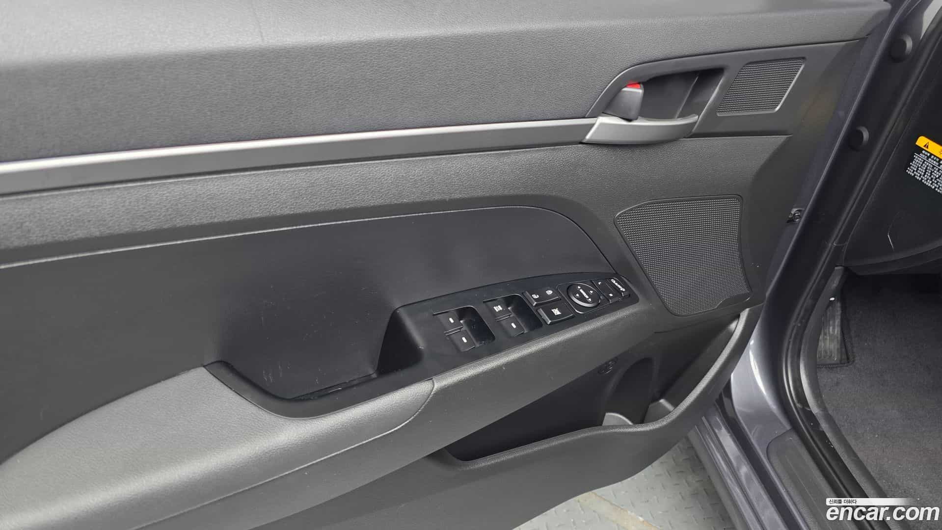 AVANTE Hyundai 2016.10-INNER-034
