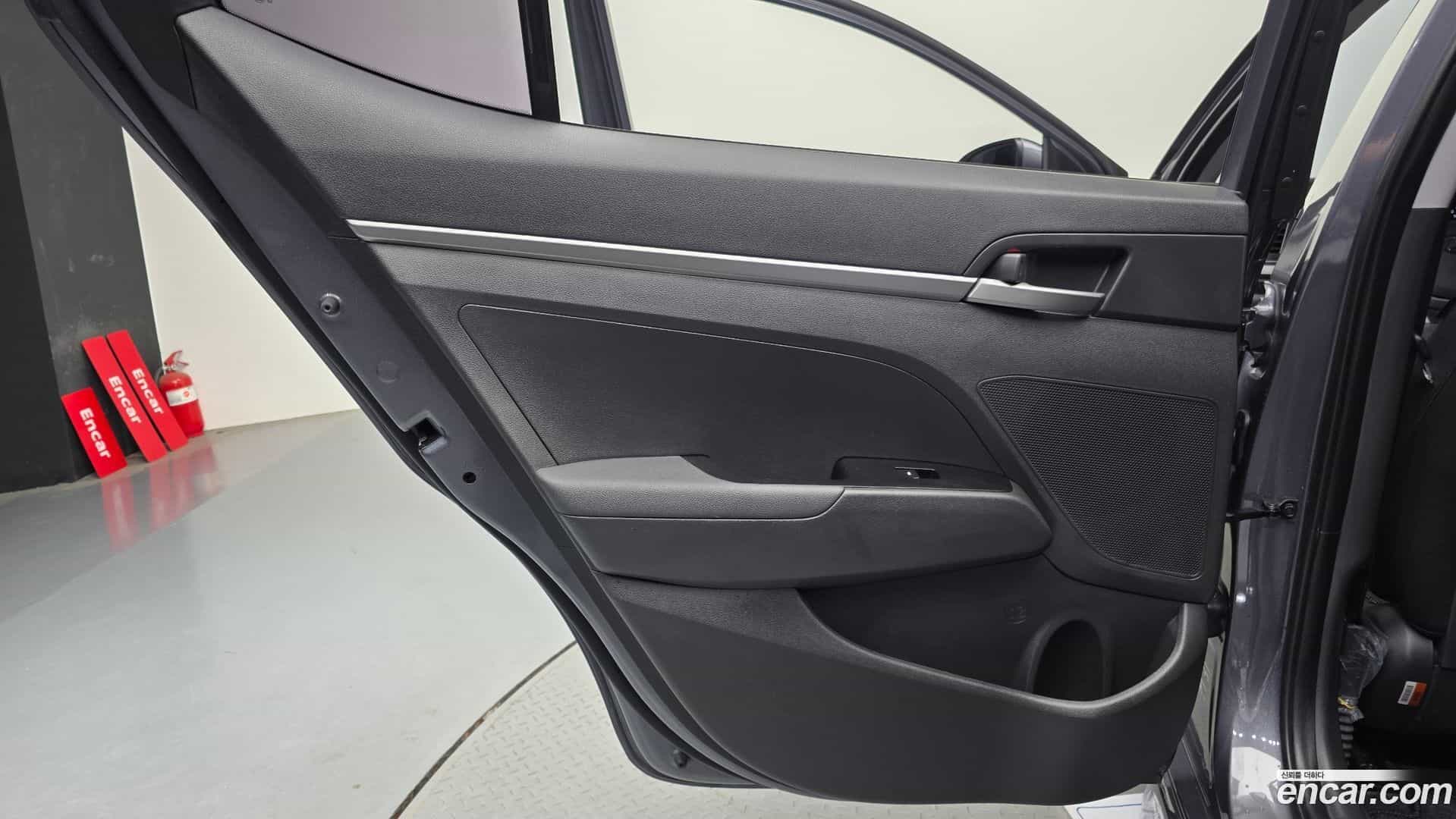 AVANTE Hyundai 2016.10-INNER-035