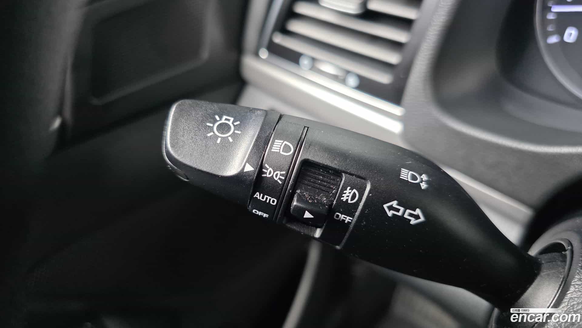 AVANTE Hyundai 2016.10-OPTION-042