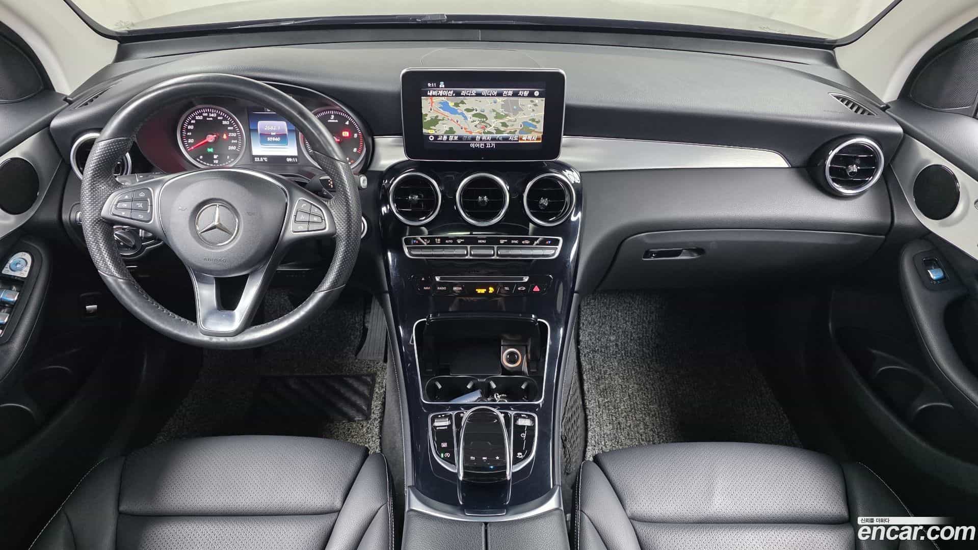 GLC-Class Mercedes-Benz 2018.3-INNER-007