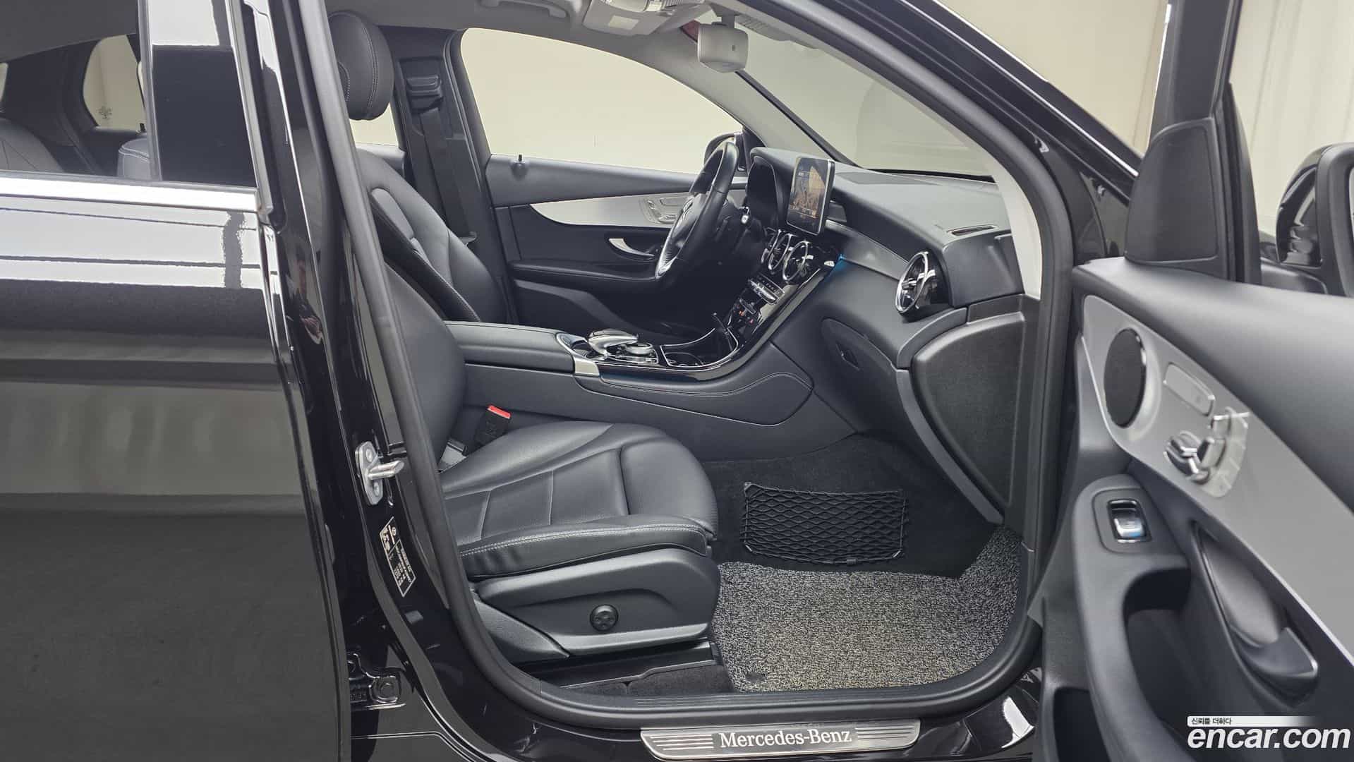 GLC-Class Mercedes-Benz 2018.3-OPTION-015