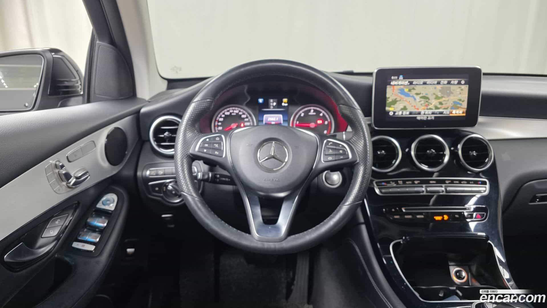 GLC-Class Mercedes-Benz 2018.3-OPTION-017