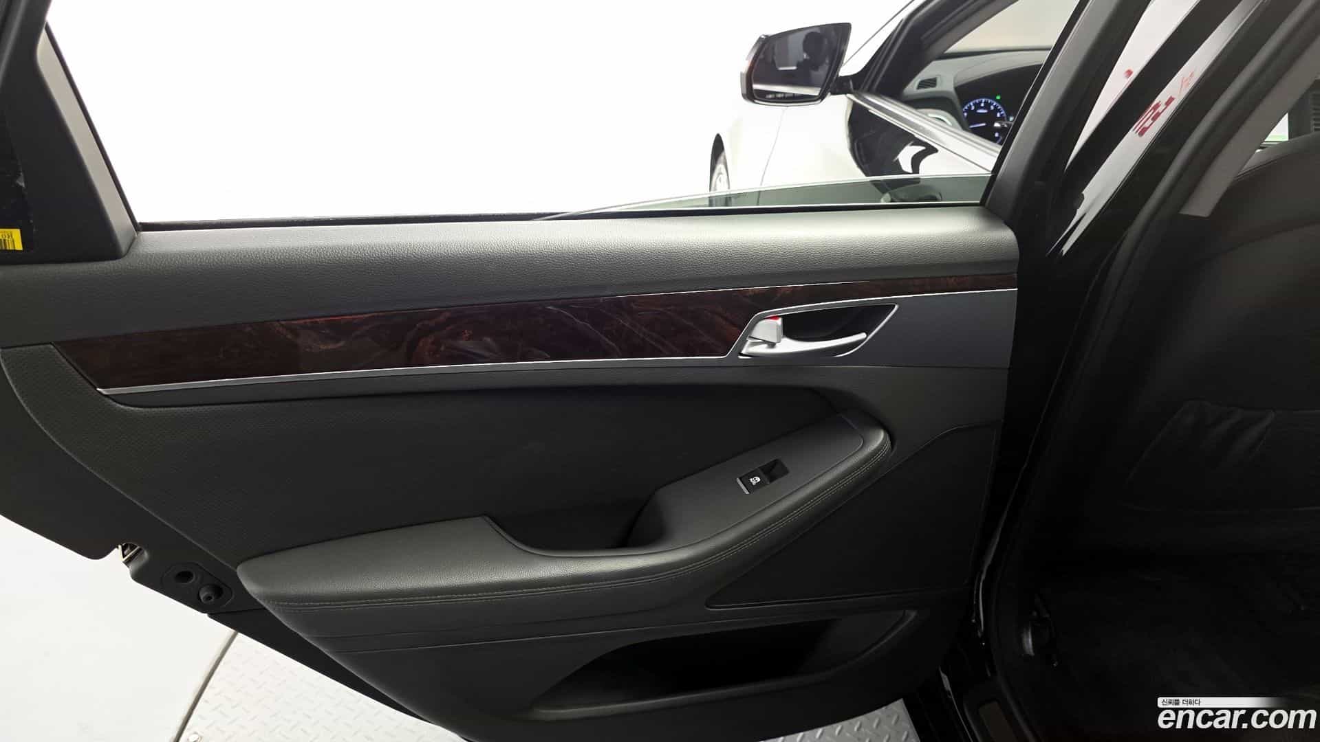 Genesis Hyundai 2016.2-INNER-035