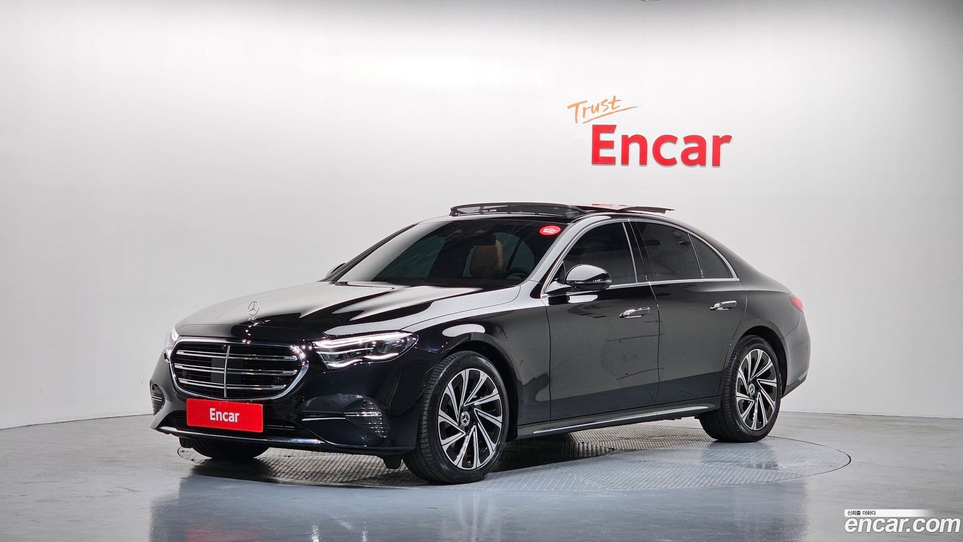 Main__Slider__Photo:E-Class Mercedes-Benz 2024.6-0
