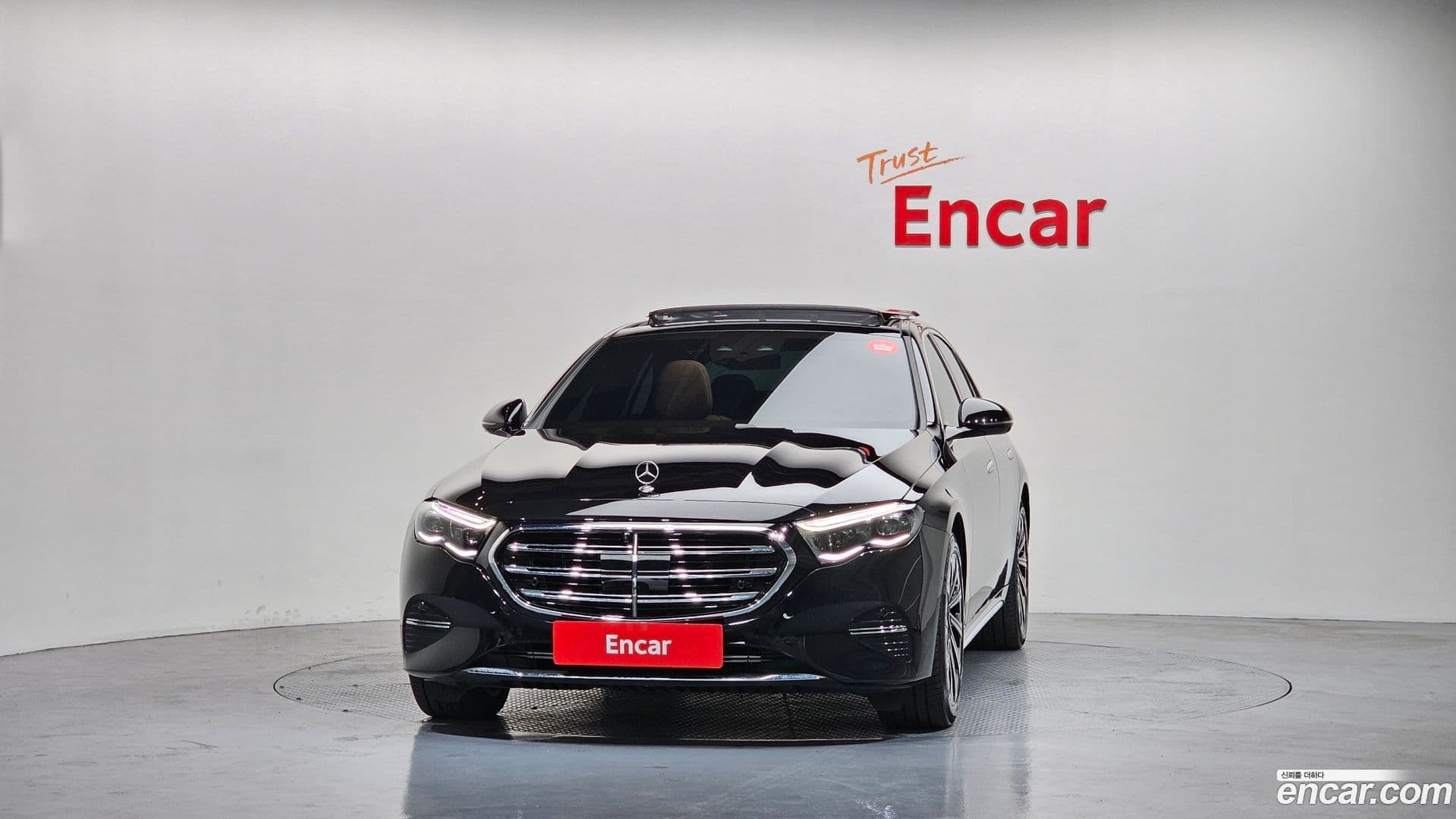Main__Slider__Photo:E-Class Mercedes-Benz 2024.6-2