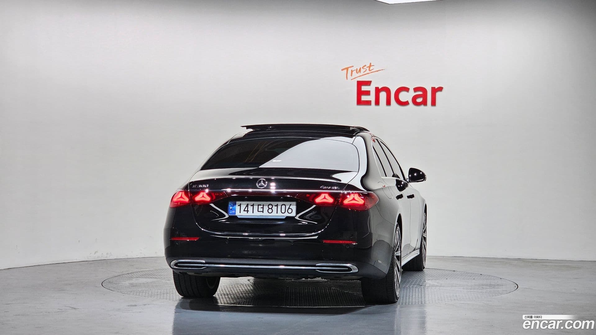 Main__Slider__Photo:E-Class Mercedes-Benz 2024.6-3