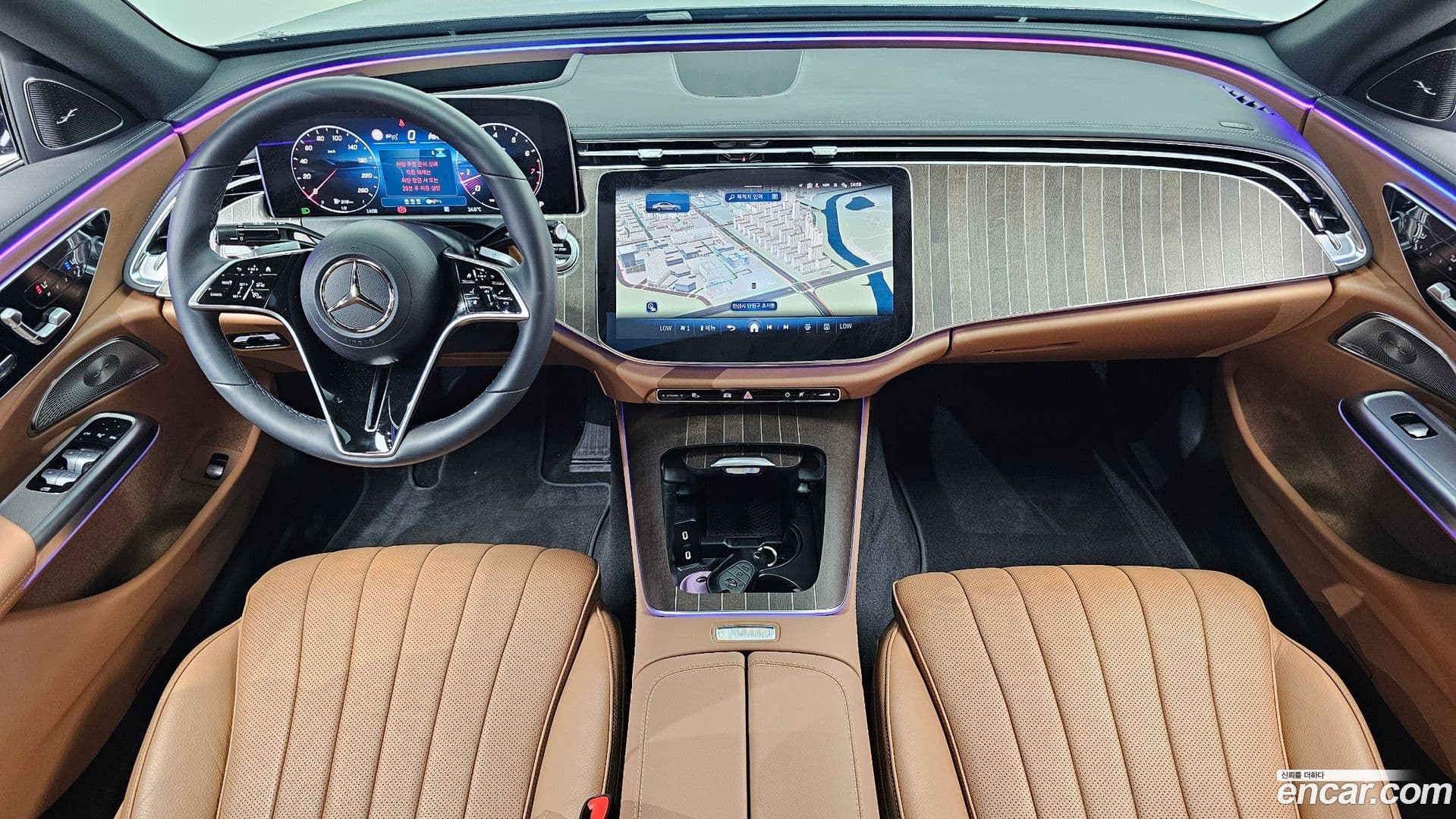 Main__Slider__Photo:E-Class Mercedes-Benz 2024.6-6
