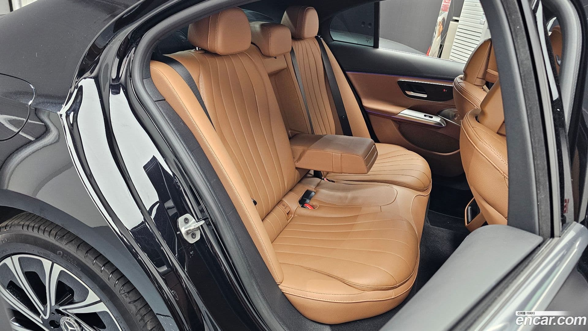 Main__Slider__Photo:E-Class Mercedes-Benz 2024.6-10