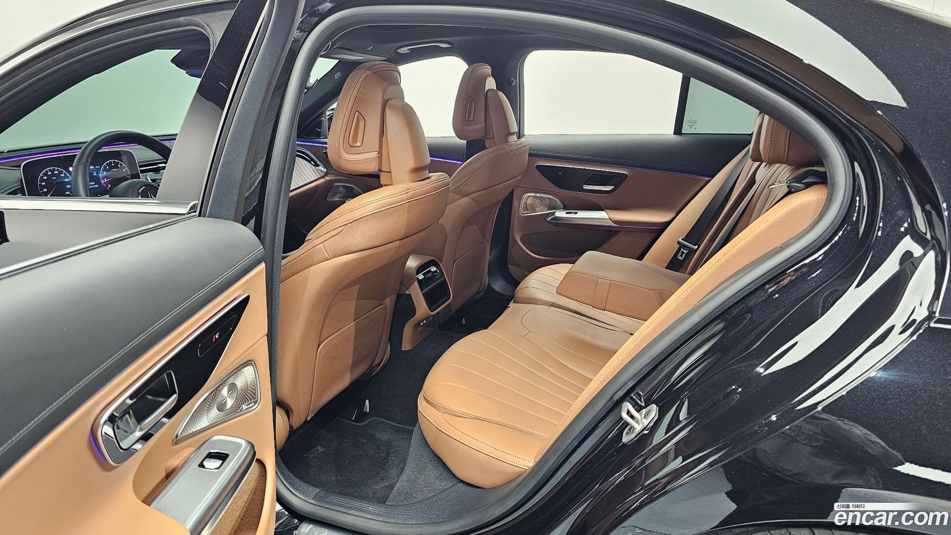 Main__Slider__Photo:E-Class Mercedes-Benz 2024.6-11
