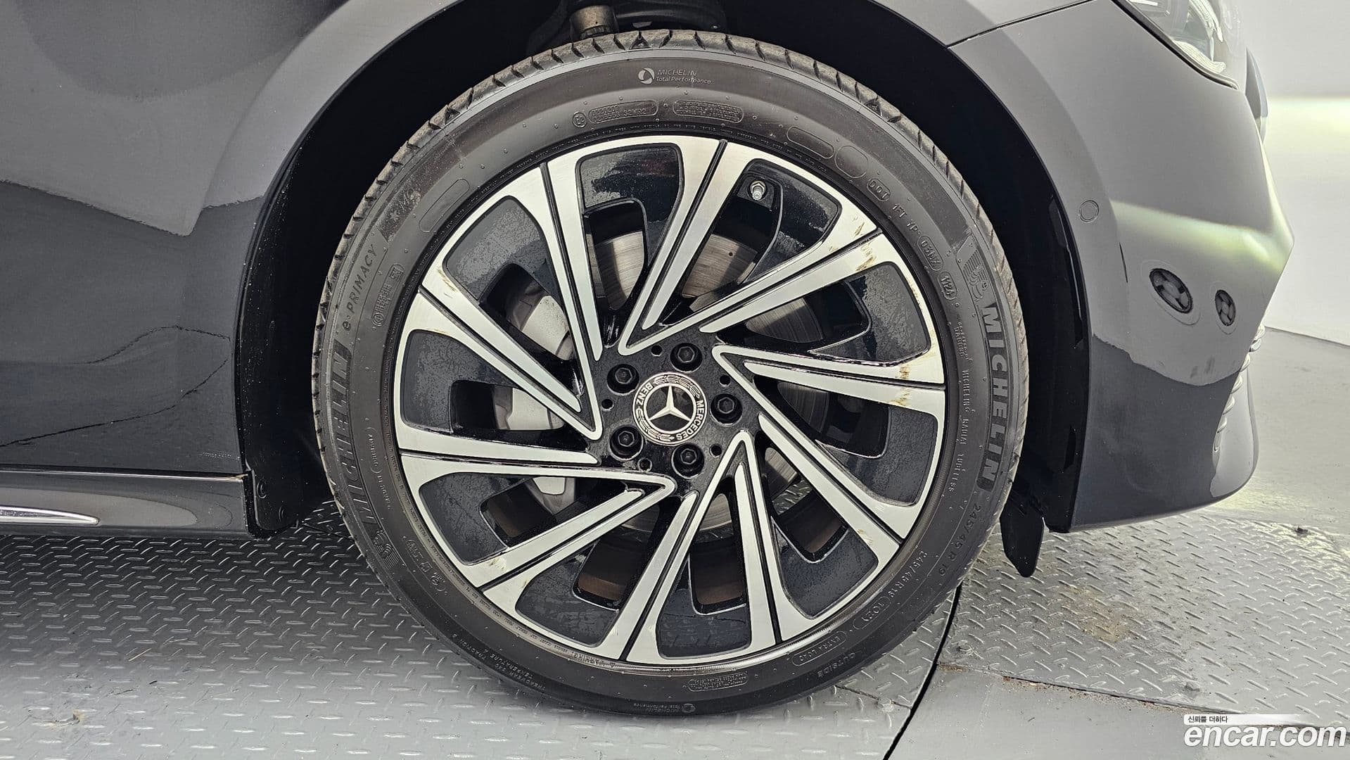 Main__Slider__Photo:E-Class Mercedes-Benz 2024.6-20