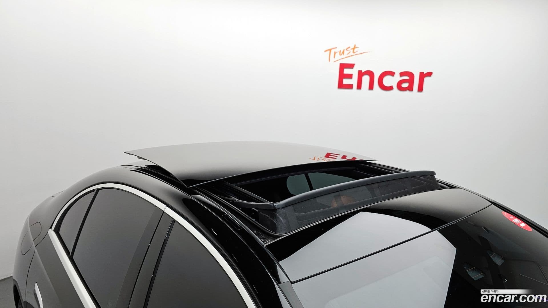 Main__Slider__Photo:E-Class Mercedes-Benz 2024.6-29