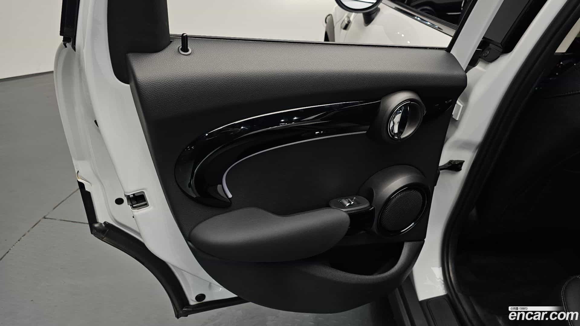 Cooper Mini 2024.4-INNER-035