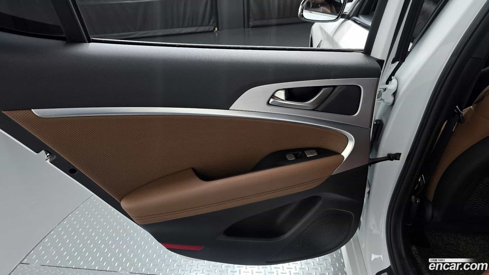 G70 Genesis 2020.4-INNER-035