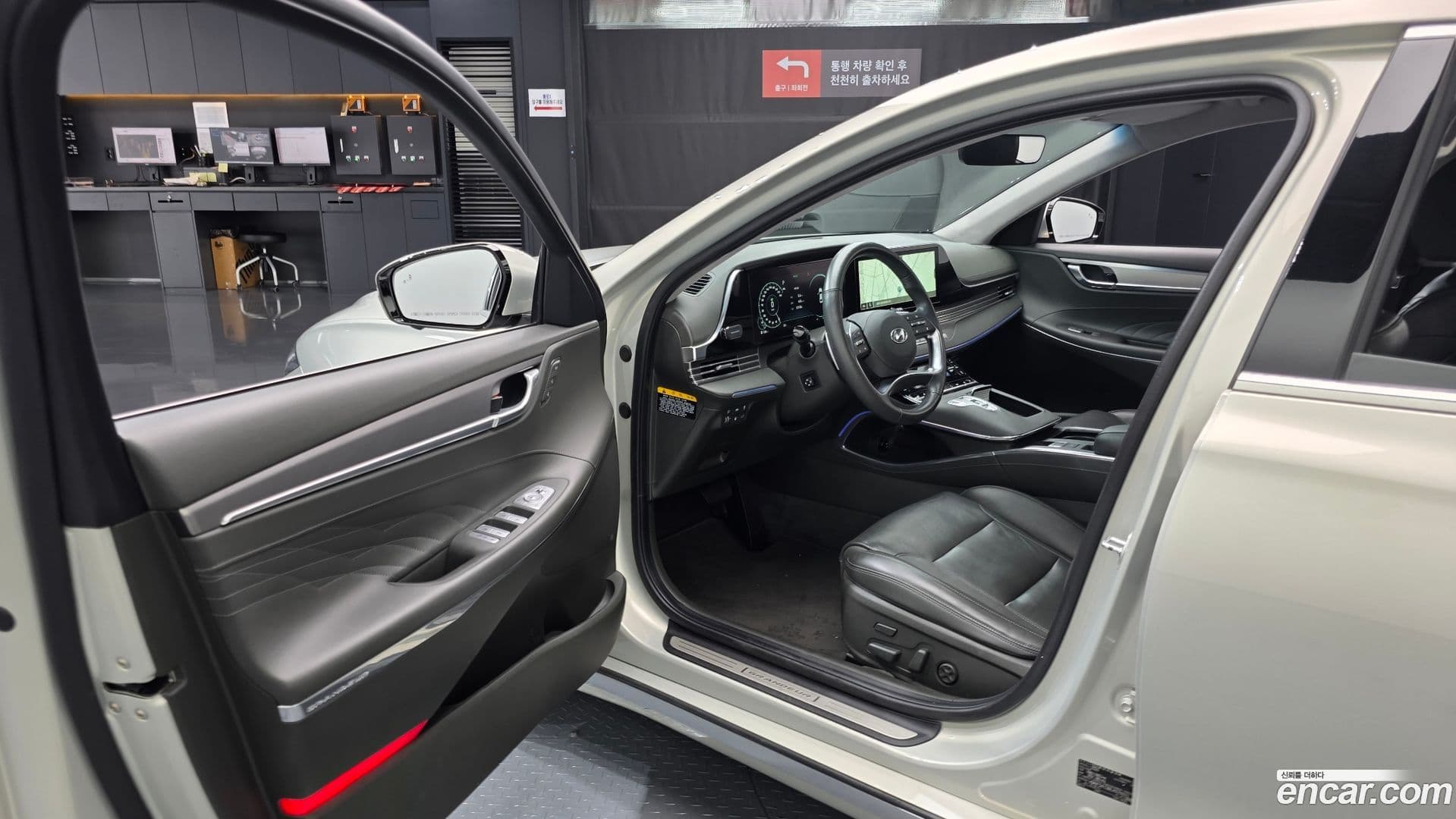 Main__Slider__Photo:Grandeur Hyundai 2020.2-9