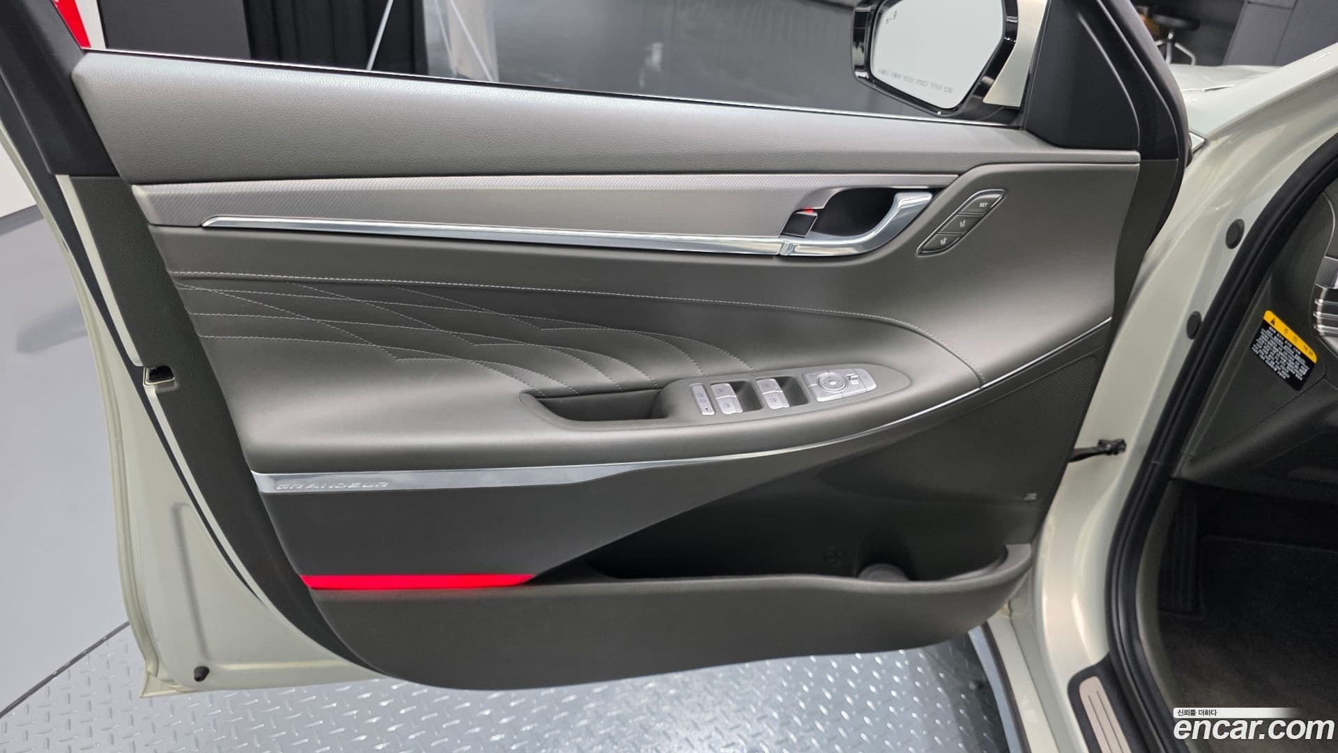 Main__Slider__Photo:Grandeur Hyundai 2020.2-23