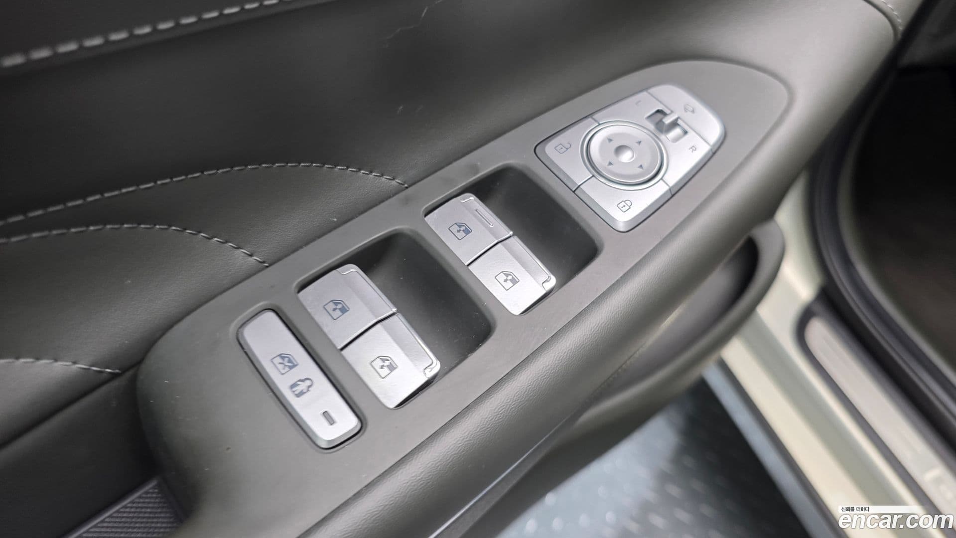 Main__Slider__Photo:Grandeur Hyundai 2020.2-28