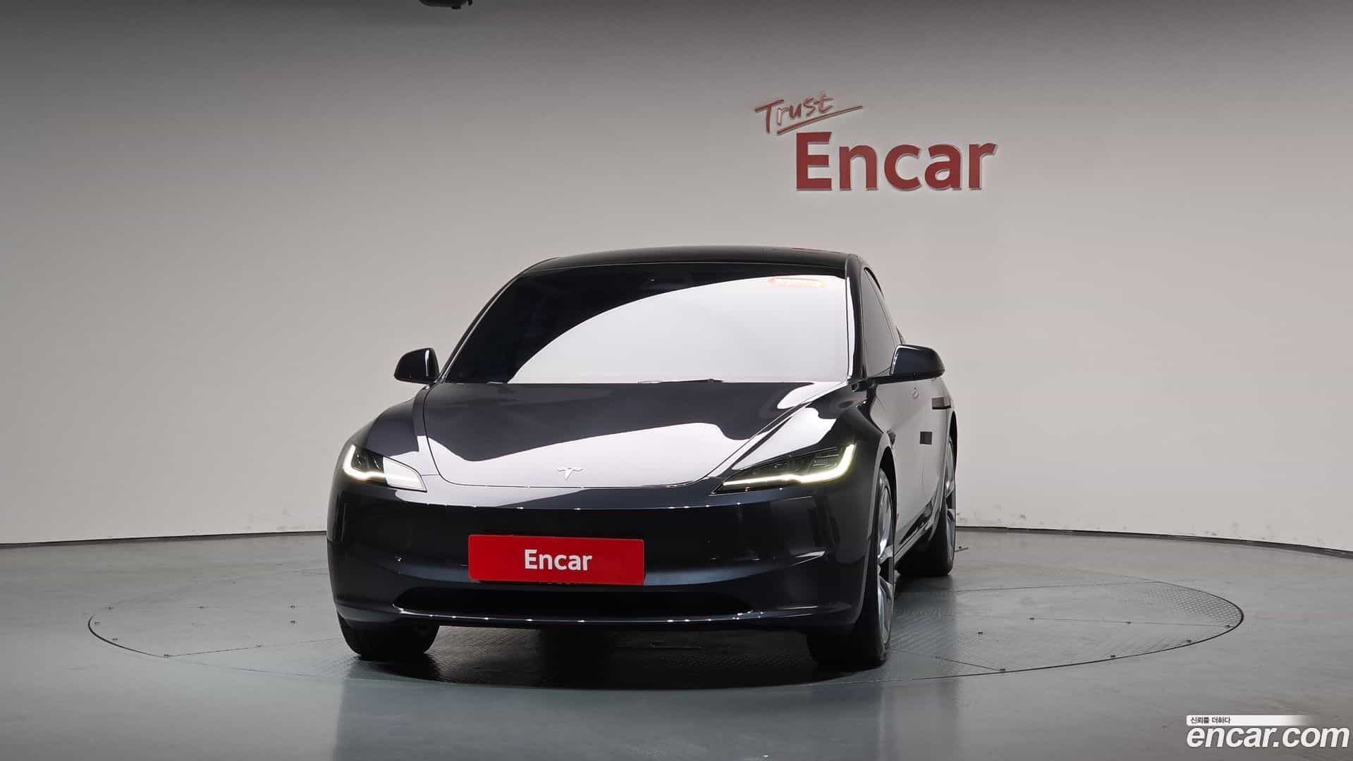 Model 3 Tesla 2025.7-OUTER-003