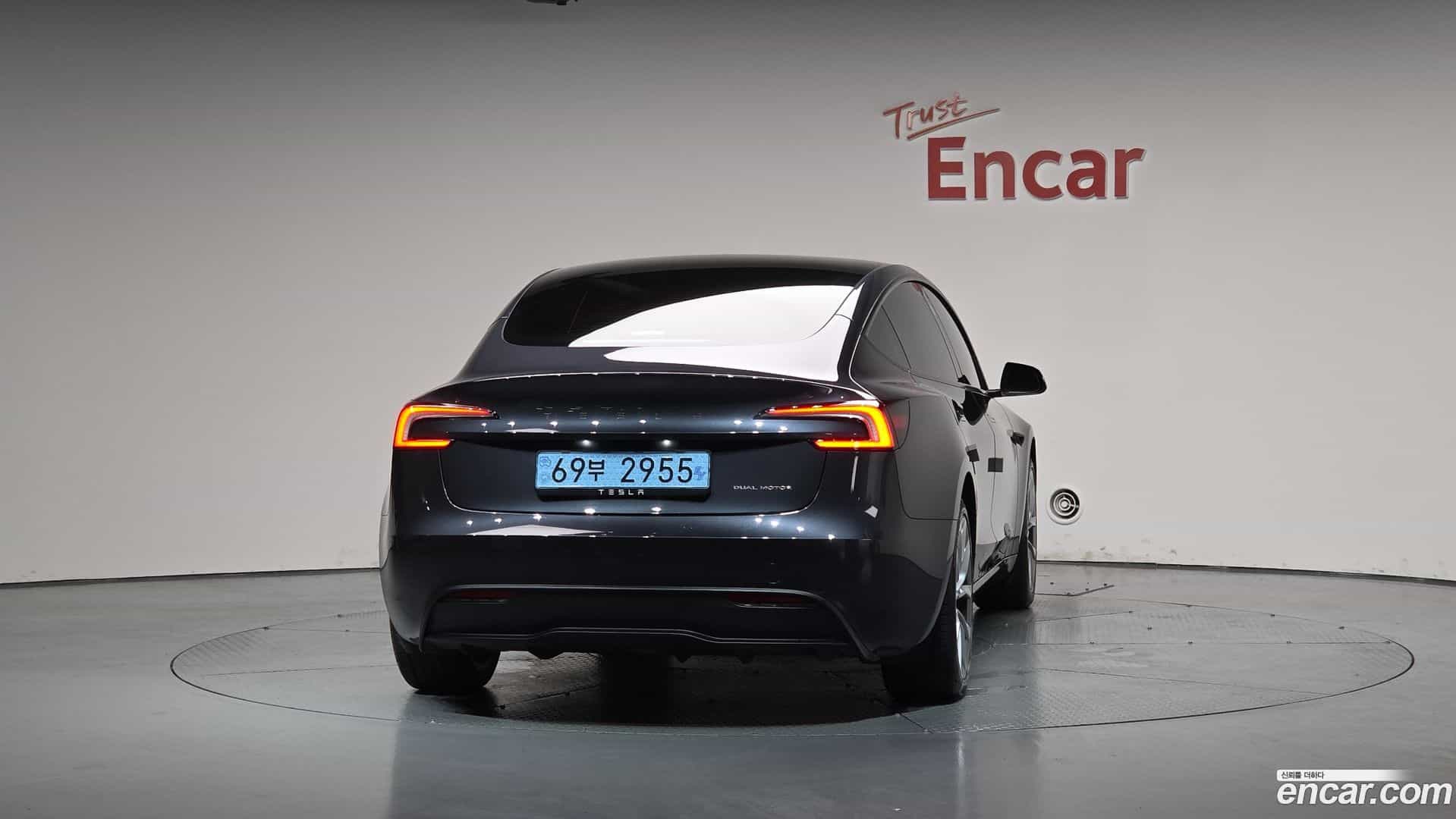 Model 3 Tesla 2025.7-OUTER-004
