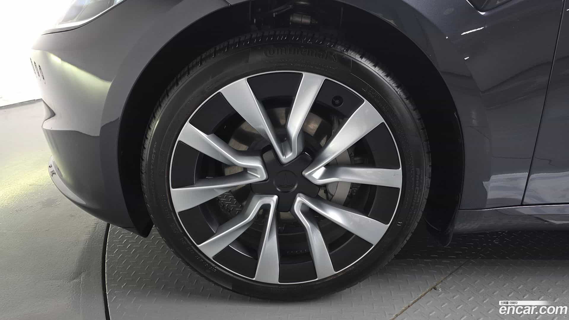 Model 3 Tesla 2025.7-OUTER-005