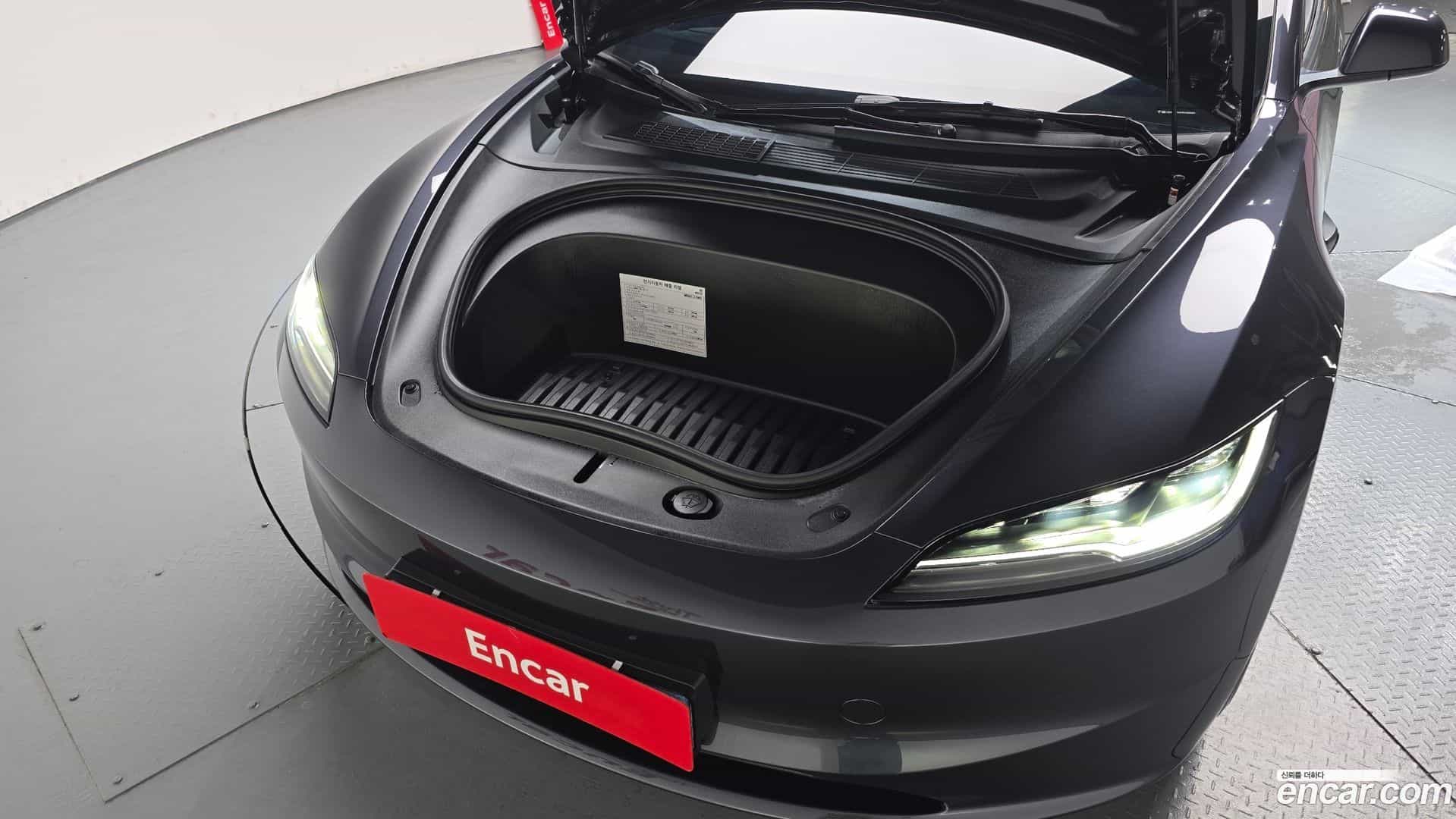 Model 3 Tesla 2025.7-OUTER-006