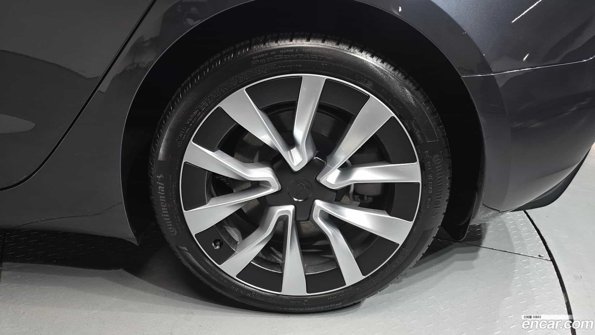 Model 3 Tesla 2025.7-OUTER-031