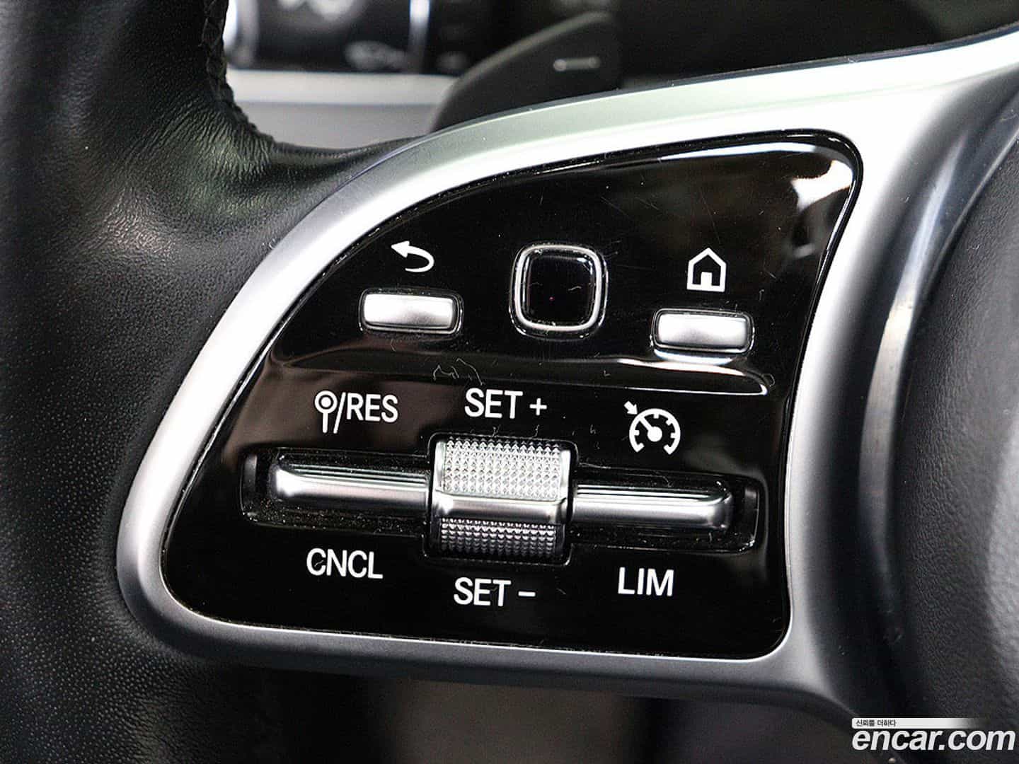 E-Class Mercedes-Benz 2018.11-OPTION-024