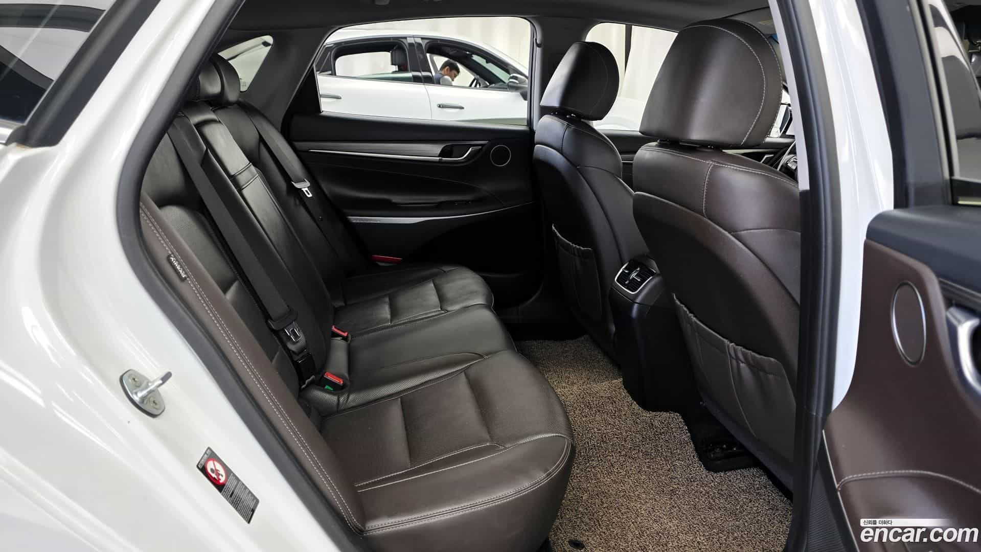 Grandeur Hyundai 2018.9-OPTION-016