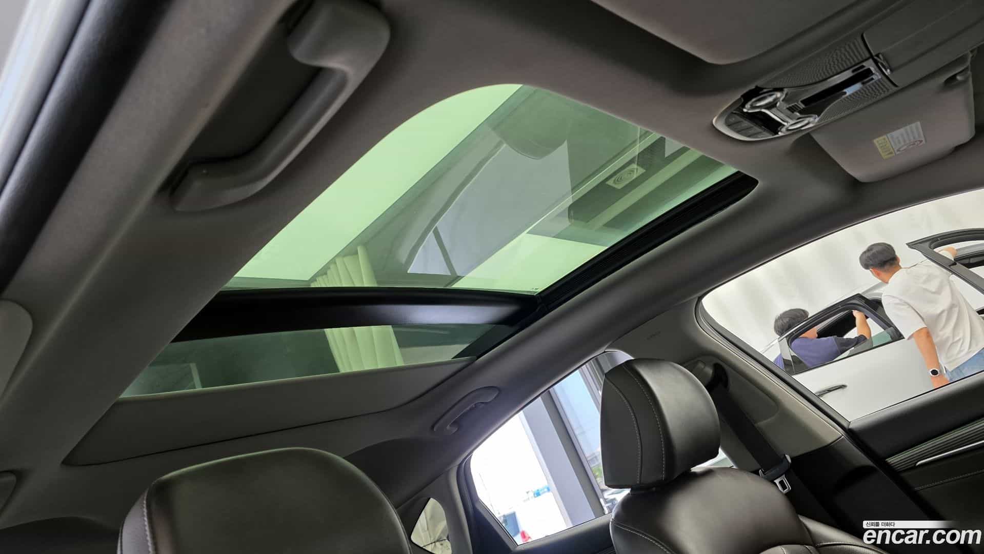 Grandeur Hyundai 2018.9-OPTION-021