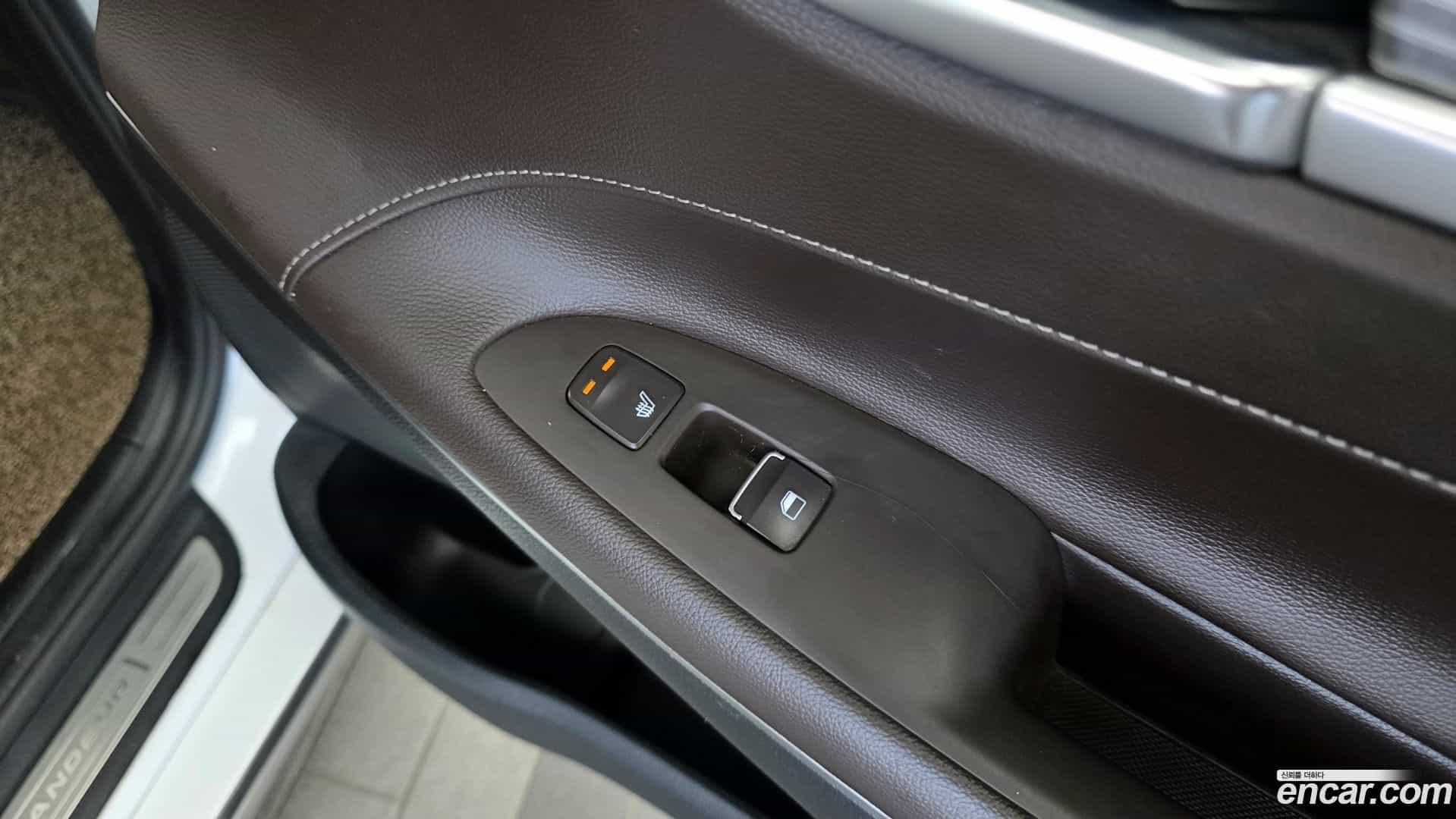 Grandeur Hyundai 2018.9-OPTION-023