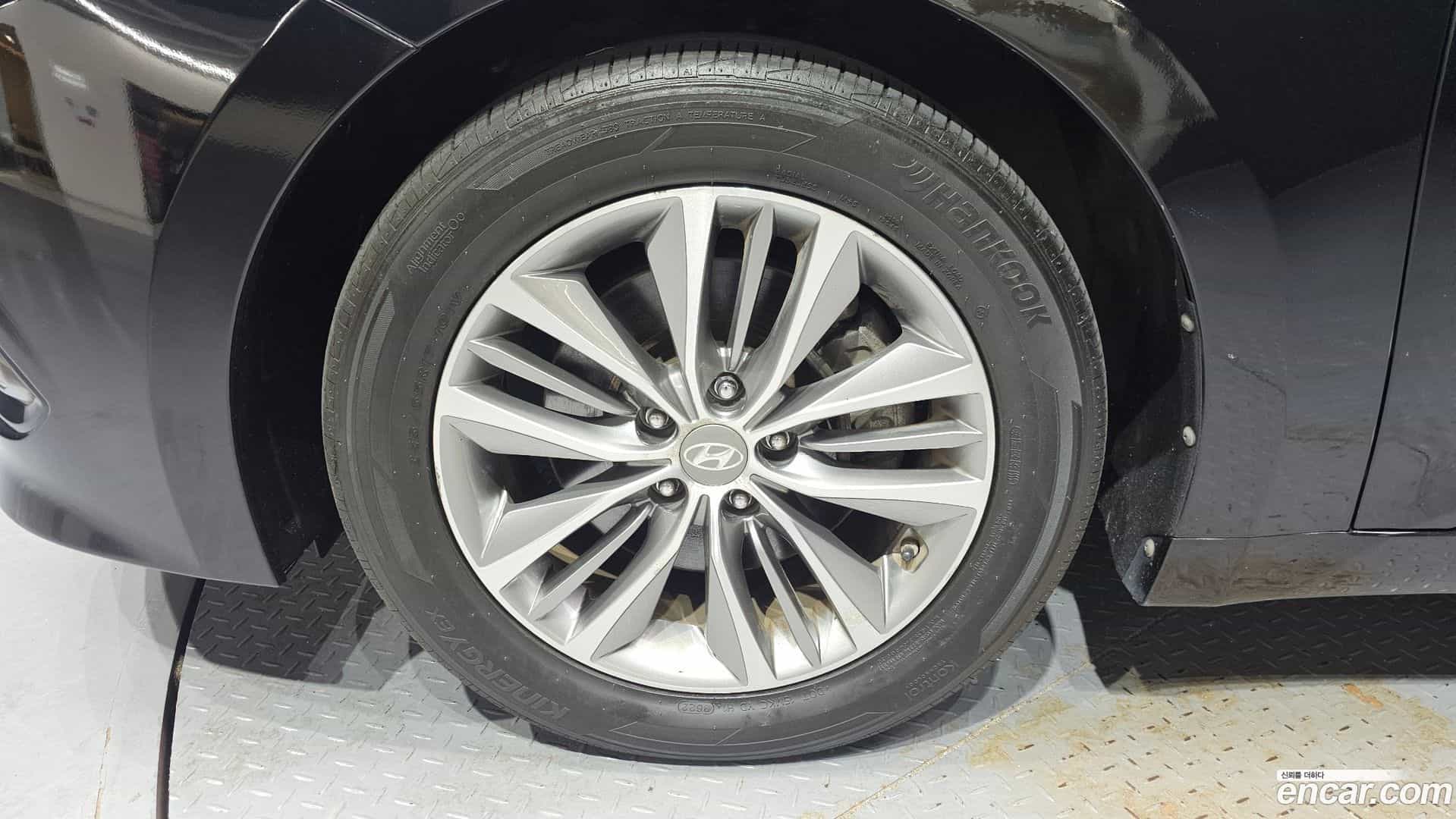 Grandeur Hyundai 2015.8-OUTER-005
