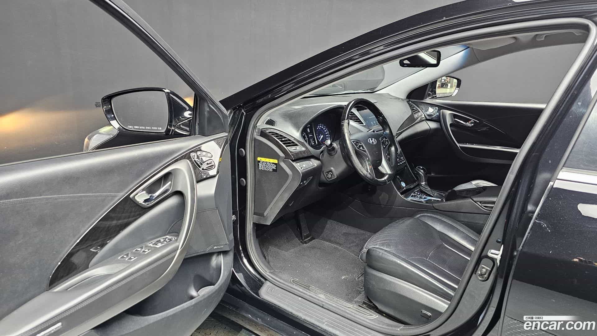 Grandeur Hyundai 2015.8-INNER-010