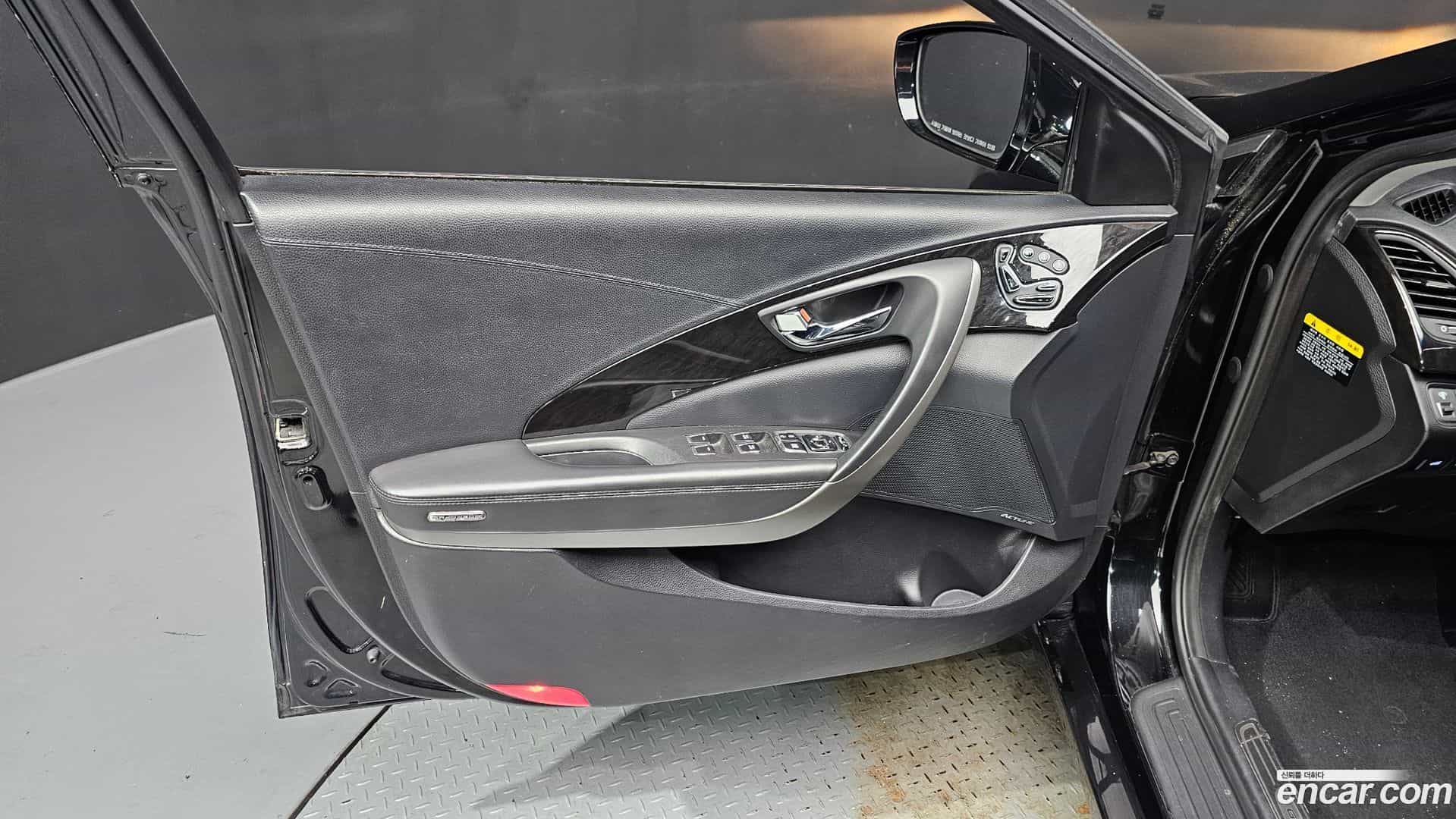 Grandeur Hyundai 2015.8-INNER-034